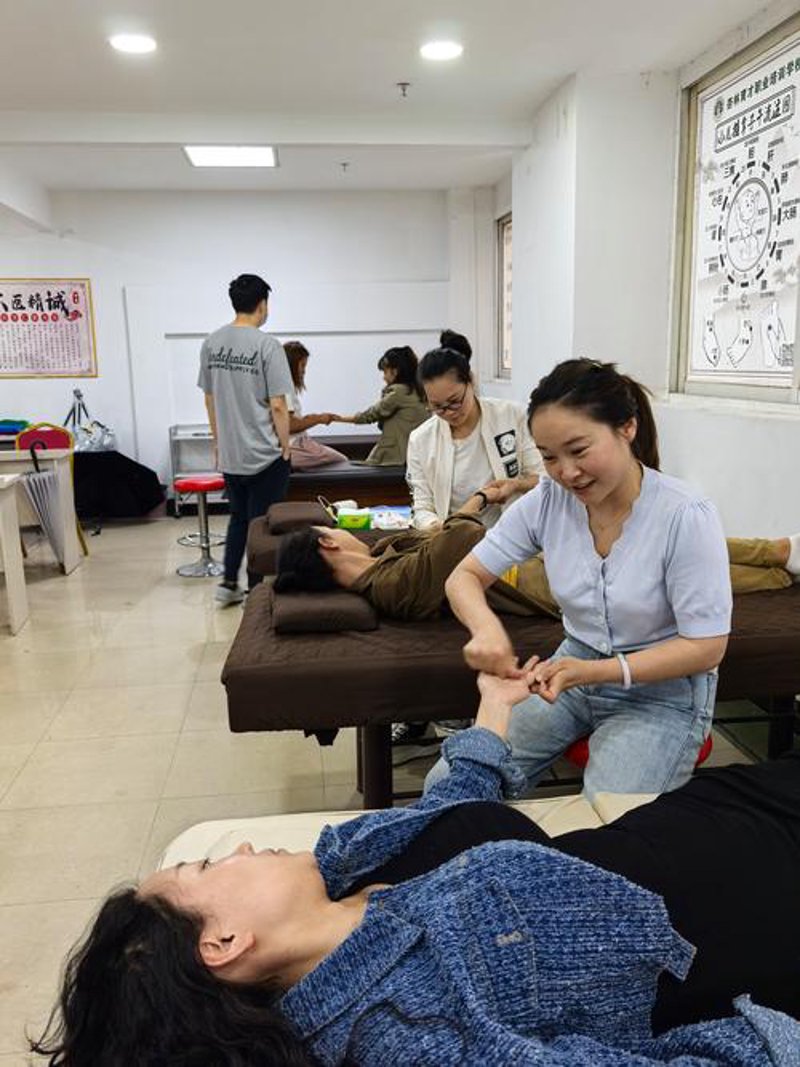 中医推拿：从病痛到康复的温柔之旅